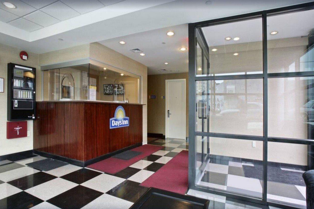 Days Inn Bronx New York Exterior photo