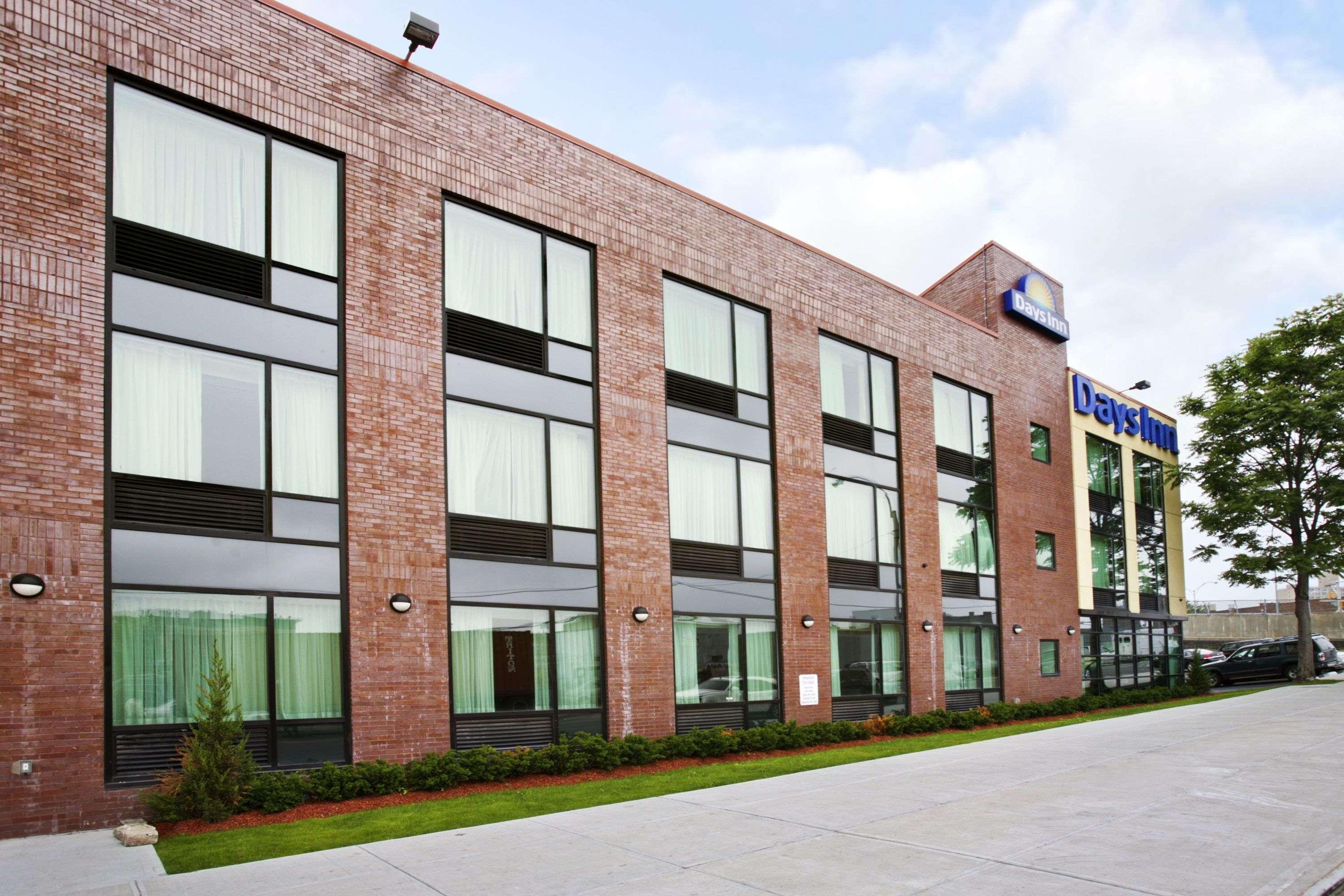Days Inn Bronx New York Exterior photo